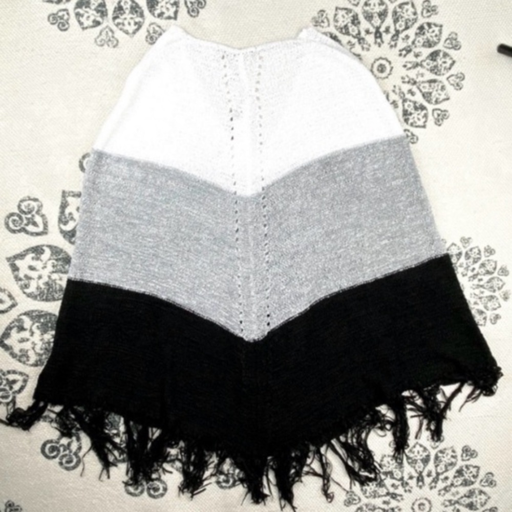 Maxsport Size S/M Black Combo Hi-lo Fringed Hem Poncho